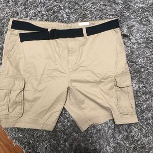 NWT Sonoma mens cargo shorts, size 48.